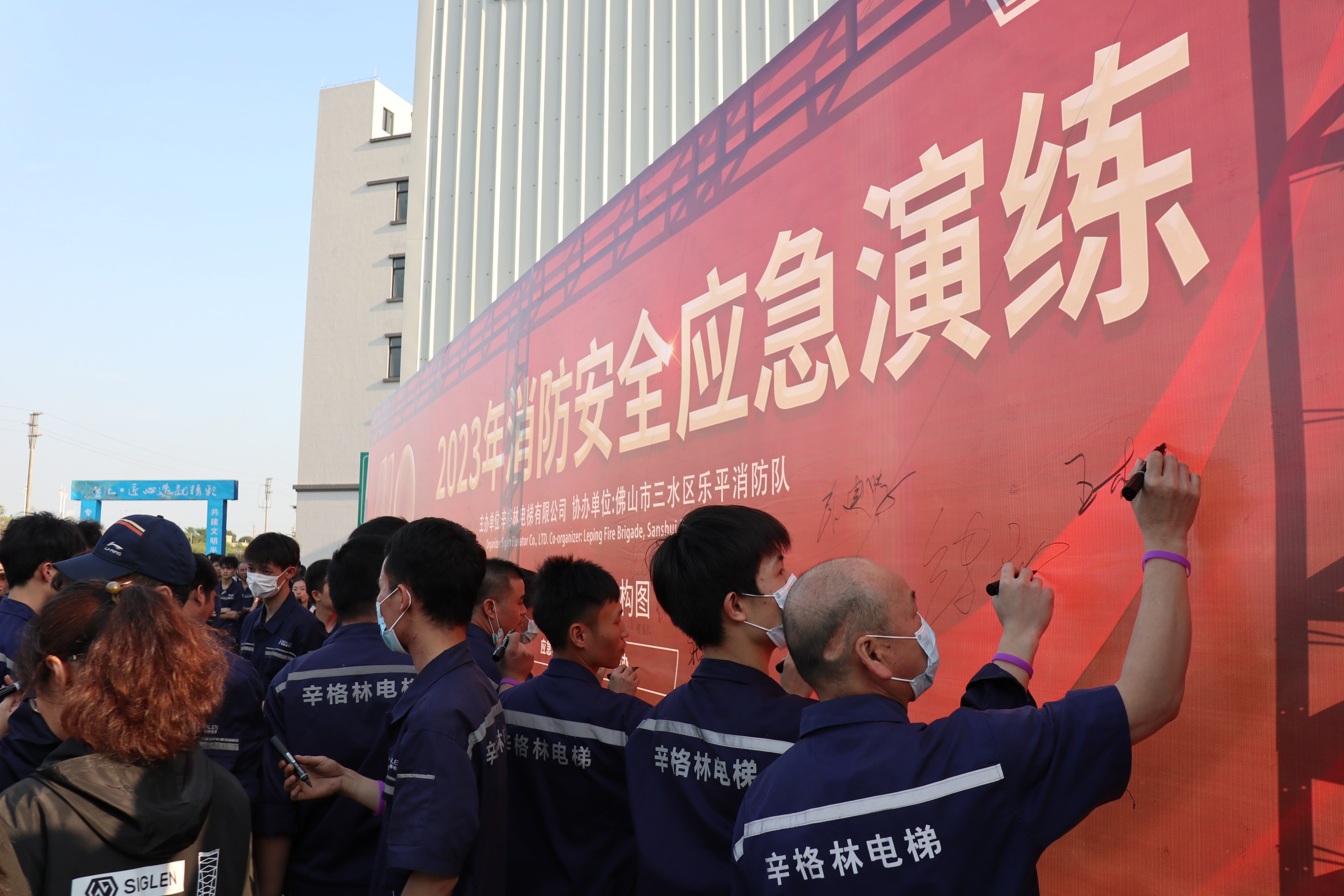 还在那问无机房小型电梯价格？辛格林电梯：找合适的电梯不止看价格！